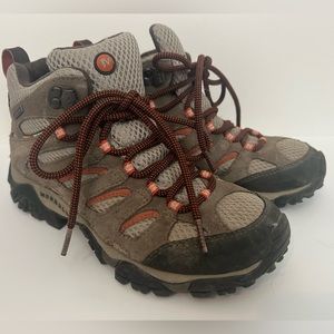 Merrell Hiking Boot women’s 6.5 vibram sole waterproof